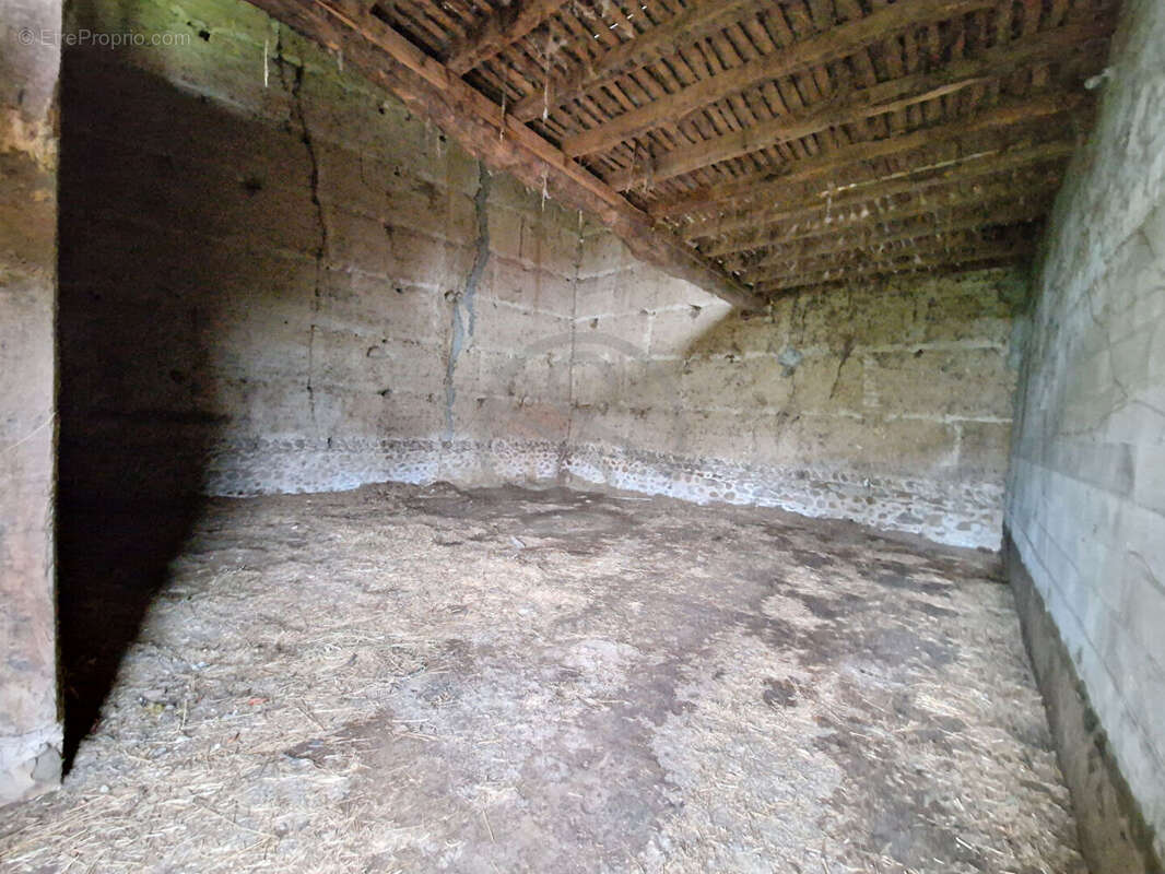 Ferme - 90 m2 + Grange 100 m2 - photo 8