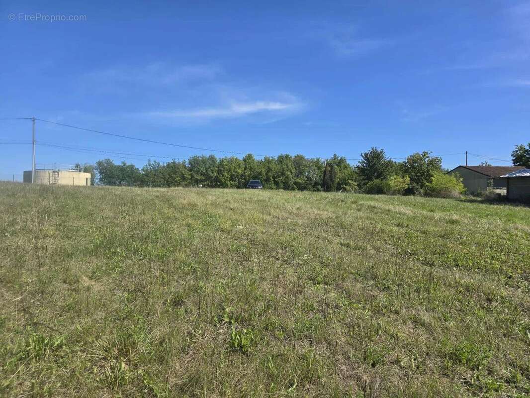 Terrain à VILLETOUREIX