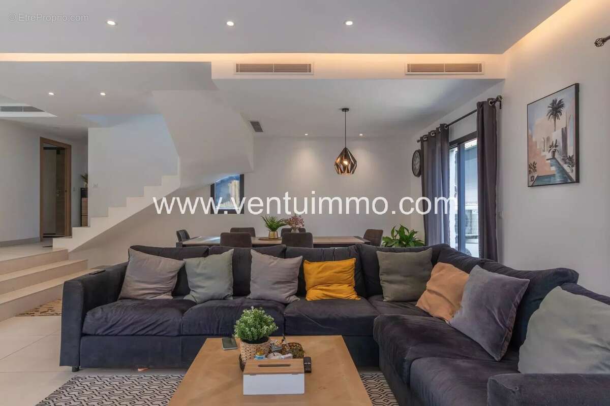 Cannes la bocca villa neuve avec jardin fleuri - photo 2