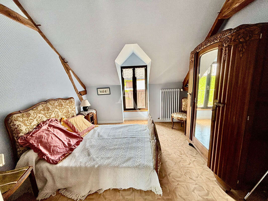 Maison à SAINT-DENIS-DE-L'HOTEL