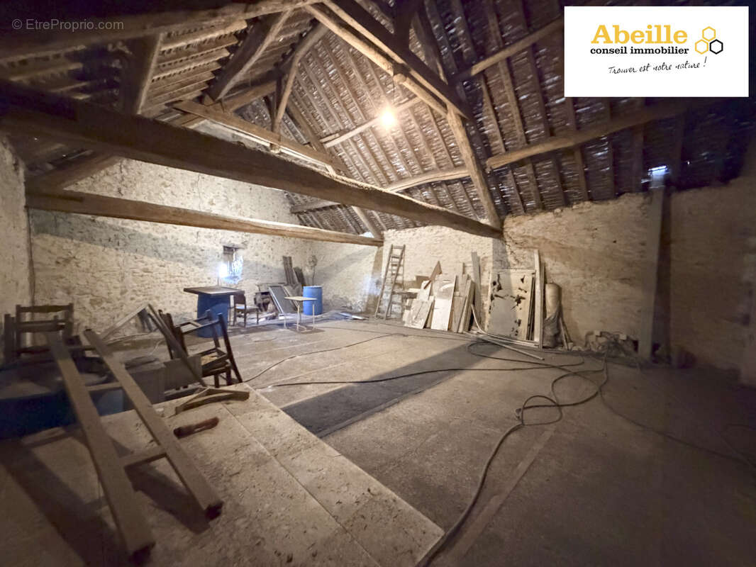 Ensemble immobilier de 160 m2, et deux places de parking - photo 4