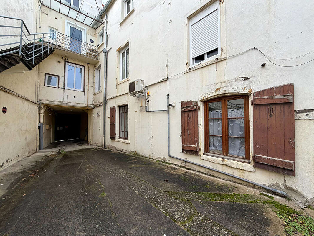 Commerce à LE COTEAU