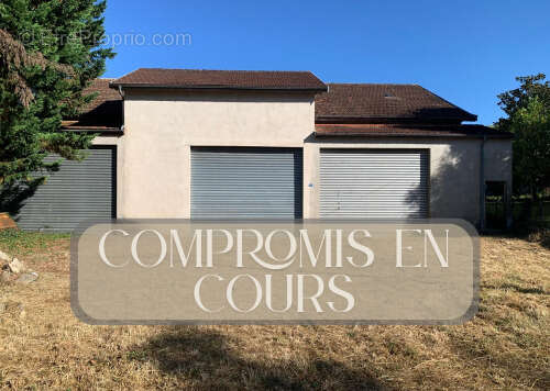 Parking à SAUVETERRE-DE-GUYENNE