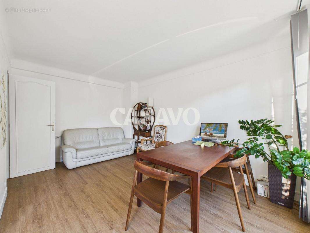 Appartement à CHARENTON-LE-PONT