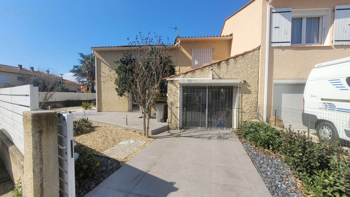 Maison à VILLENEUVE-LA-RIVIERE