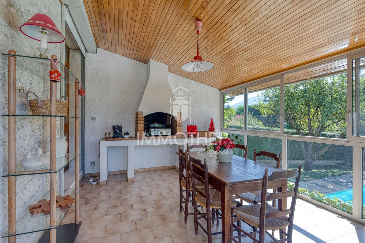 Maison à MEYLAN