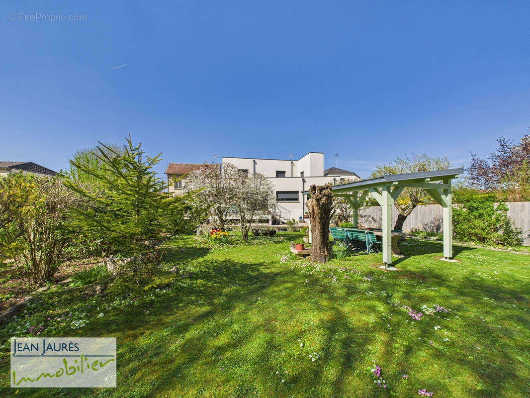 Maison à SAINTE-SAVINE