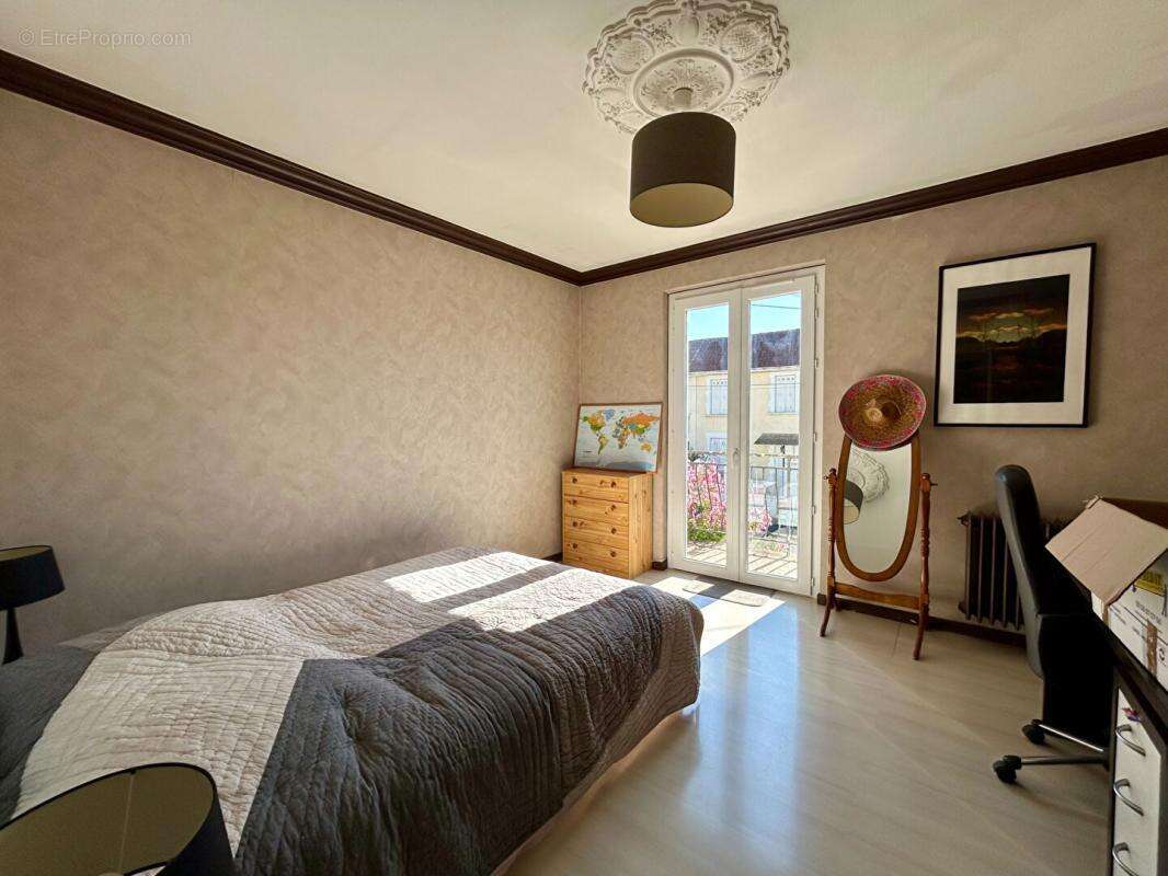 A vendre, maison de ville T4 au coeur du quartier Saint Georges à PERIGUEUX 24000 - photo 5