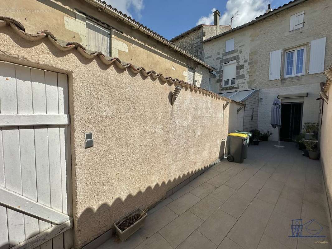 Maison à MORTAGNE-SUR-GIRONDE