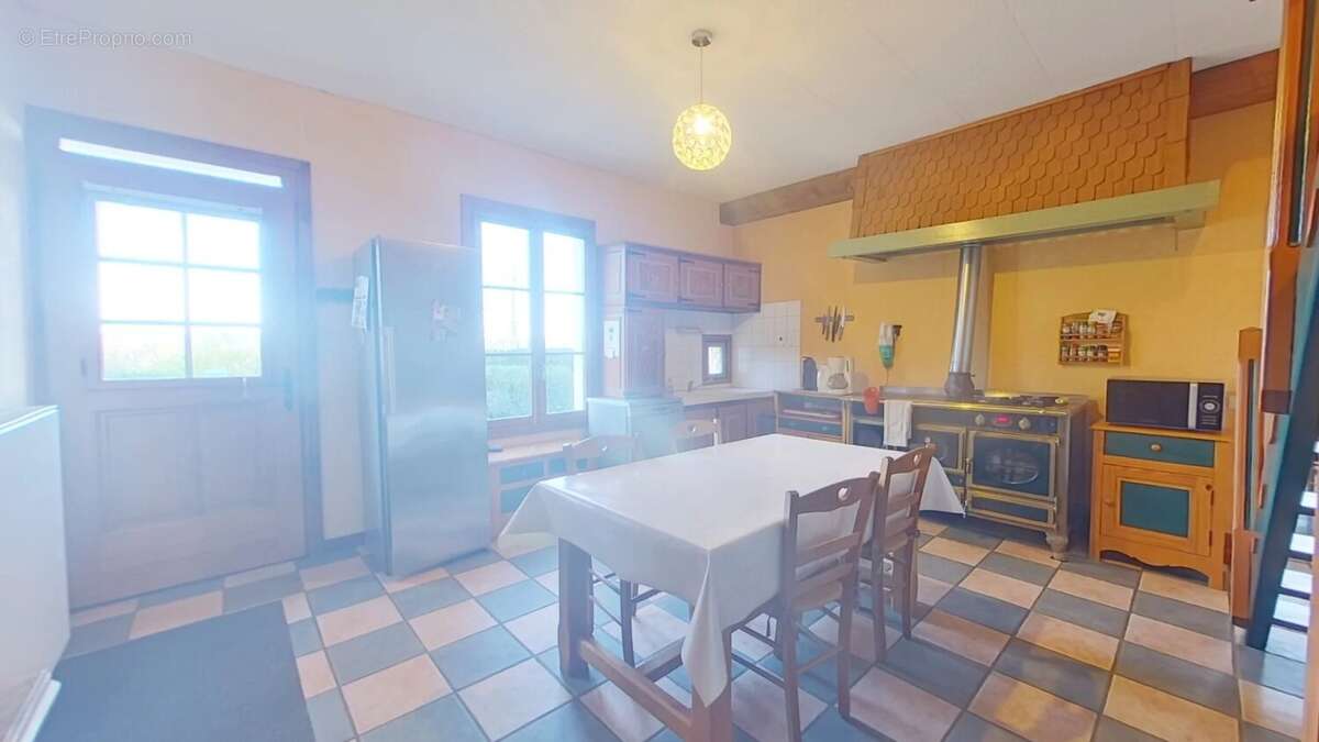Maison isolée avec piscine et dépendance - photo 4
