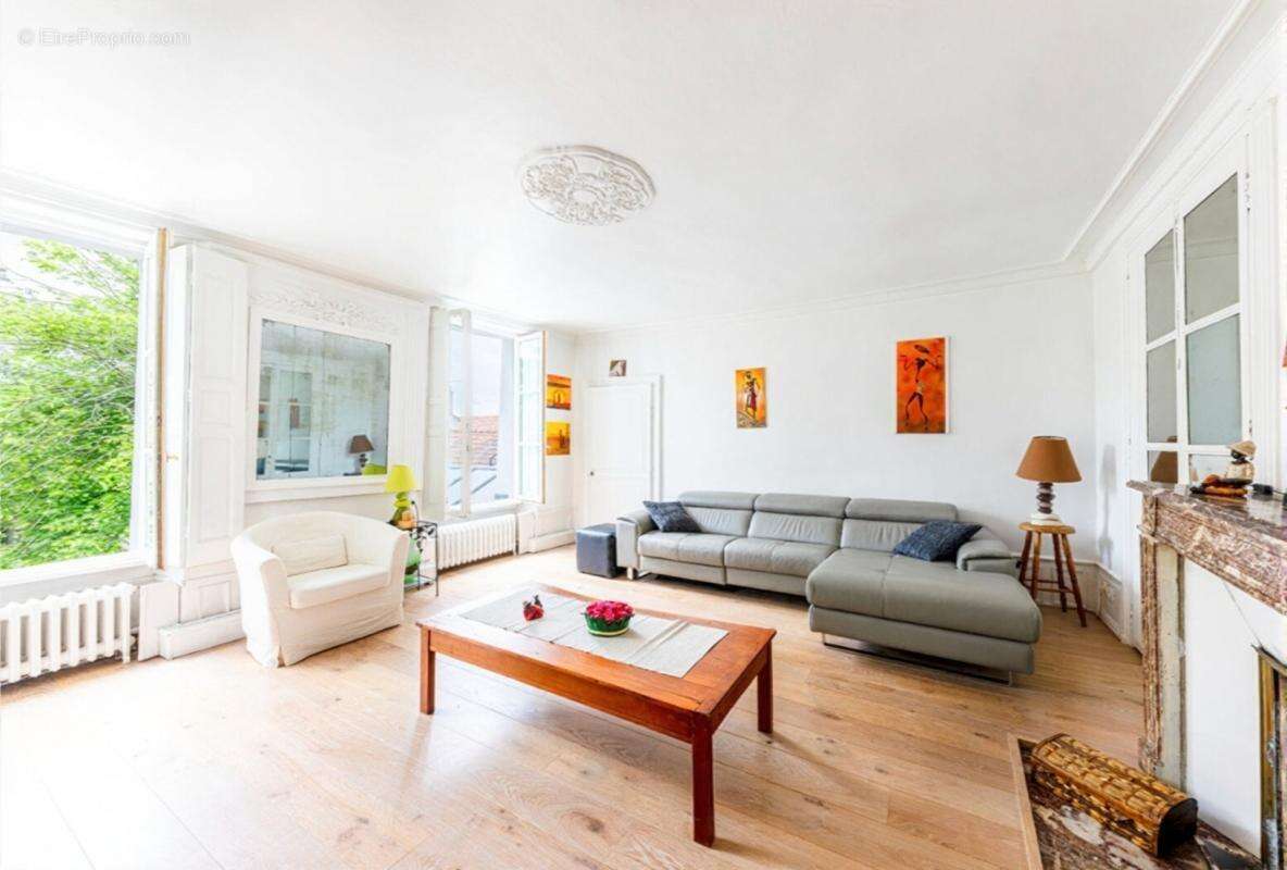 Maison 8 pièces de 235 m² habitables avec jardin et garage à vendre à Triel sur Seine (78) - photo 3
