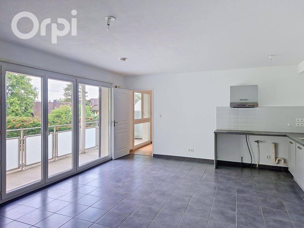 Appartement à ETREMBIERES