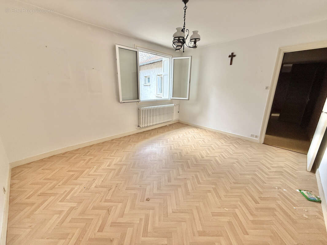 Maison de village familiale 8 chambres  205 m2 avec cour, garage double   Saint Didier en Velay- centre villag - photo 12