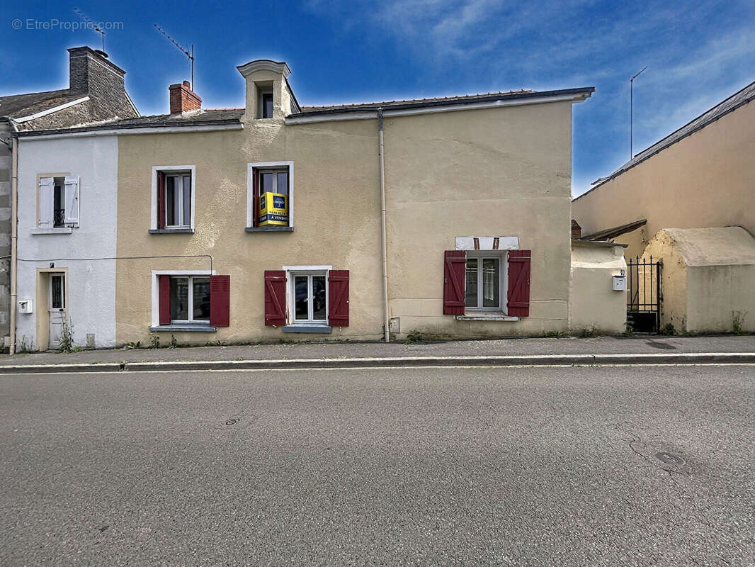 Maison à THOUARCE