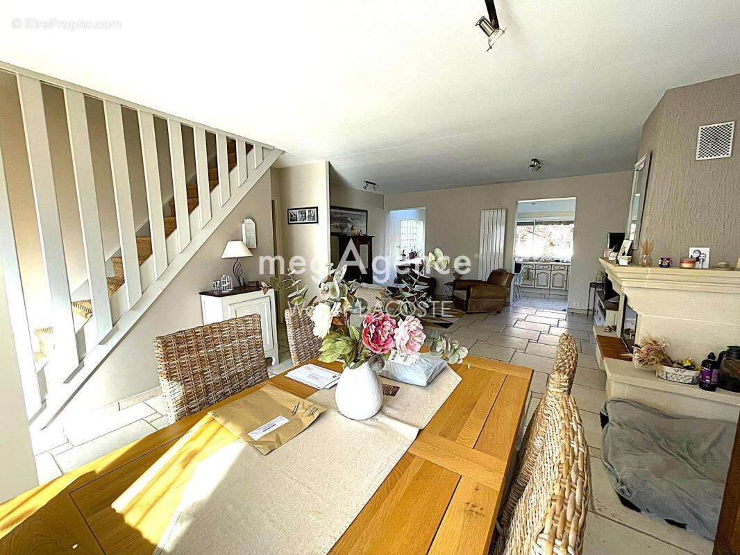 Maison à LES CLAYES-SOUS-BOIS