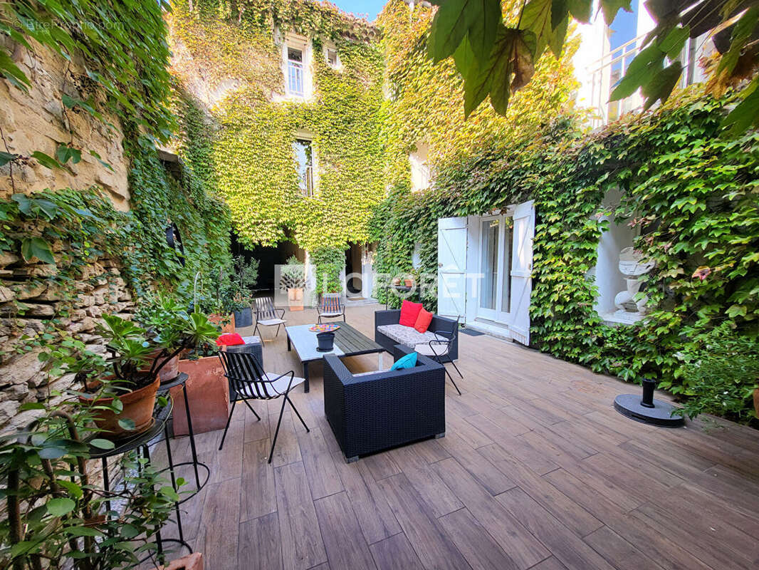 Maison à L'ISLE-SUR-LA-SORGUE