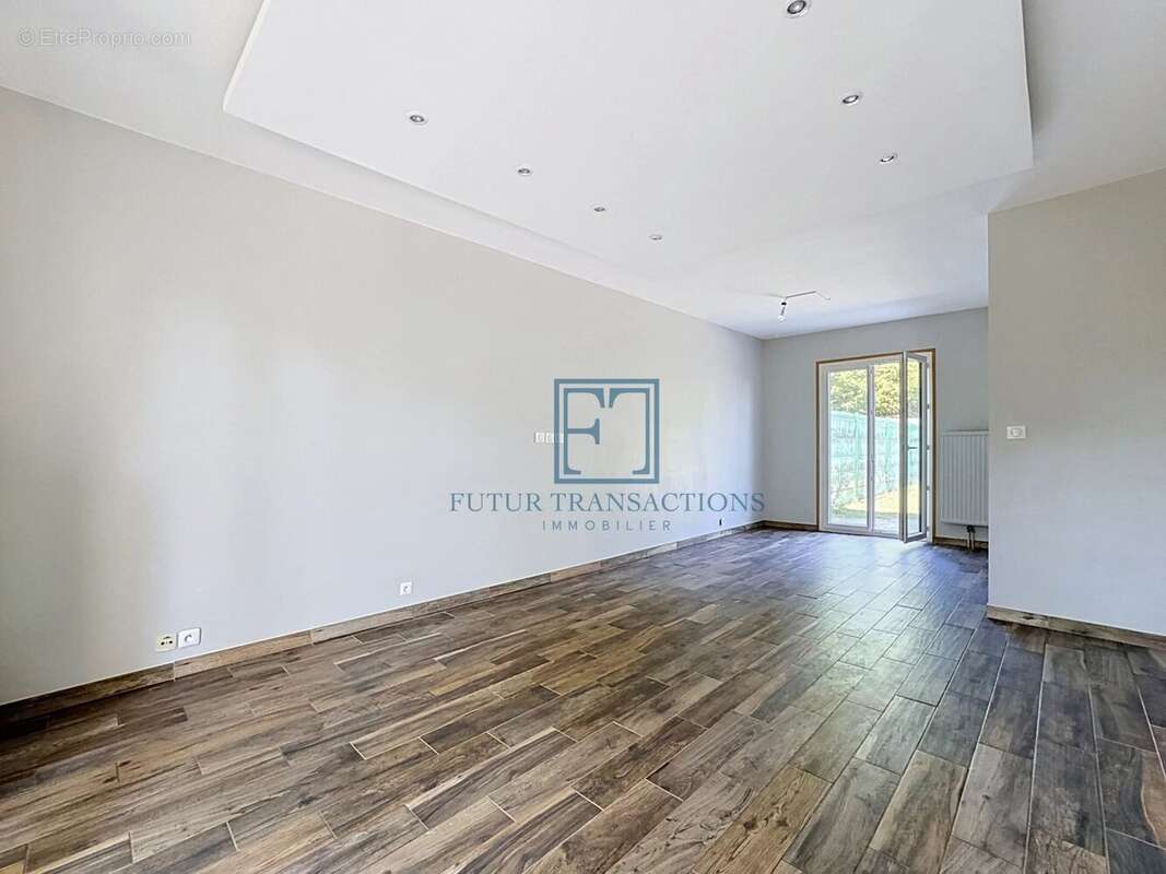 Maison familiale 5 chambres à Élancourt - photo 2