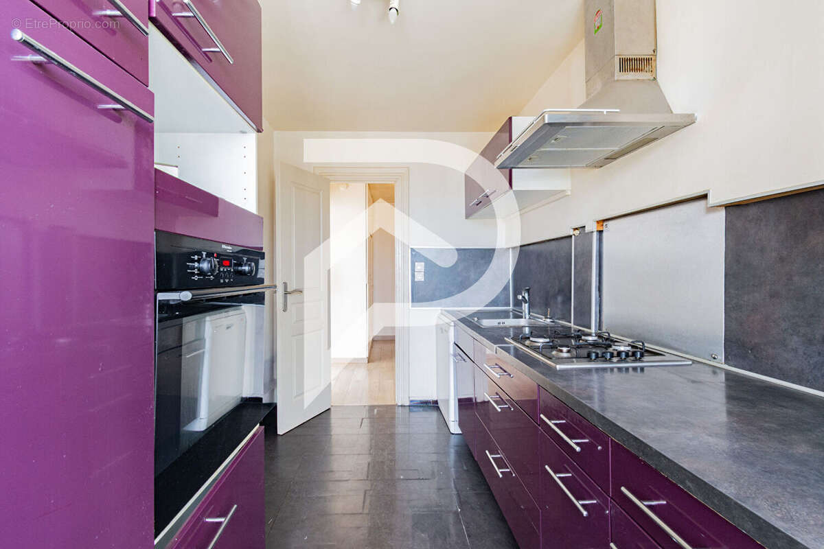 Appartement à MARSEILLE-5E