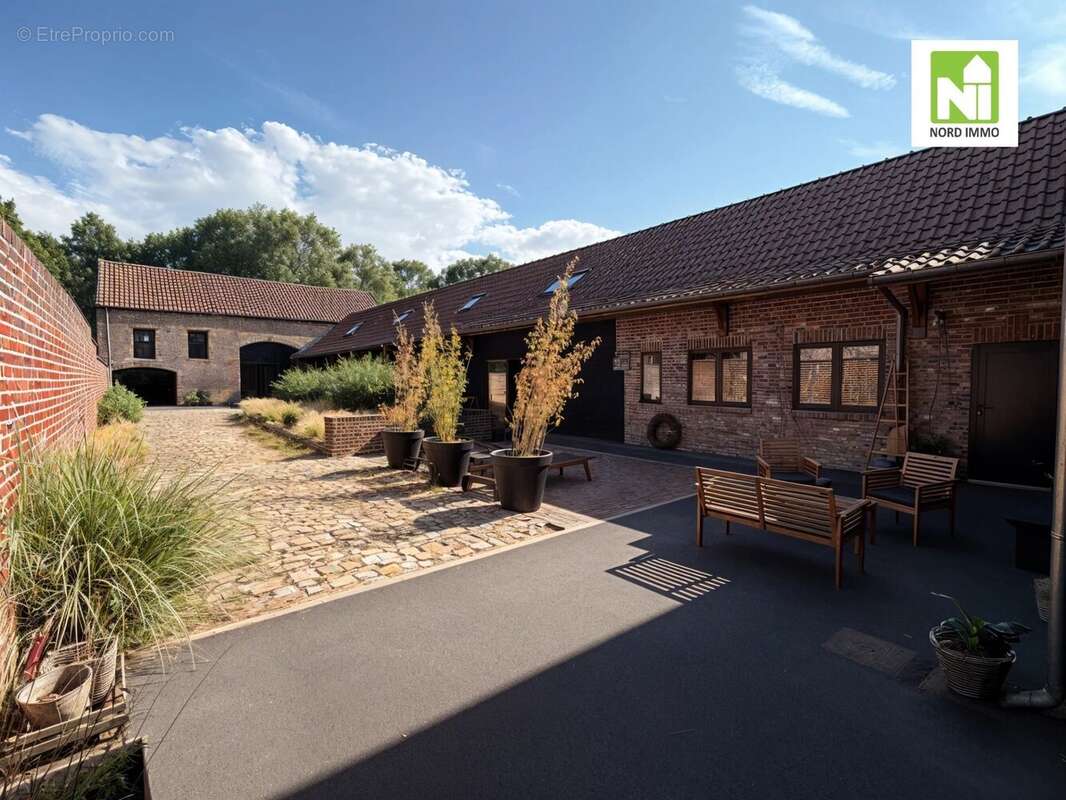 Corps de ferme - 294m2 - Terrain 6000m2 - photo 2