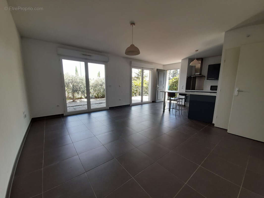 Appartement à SENAS