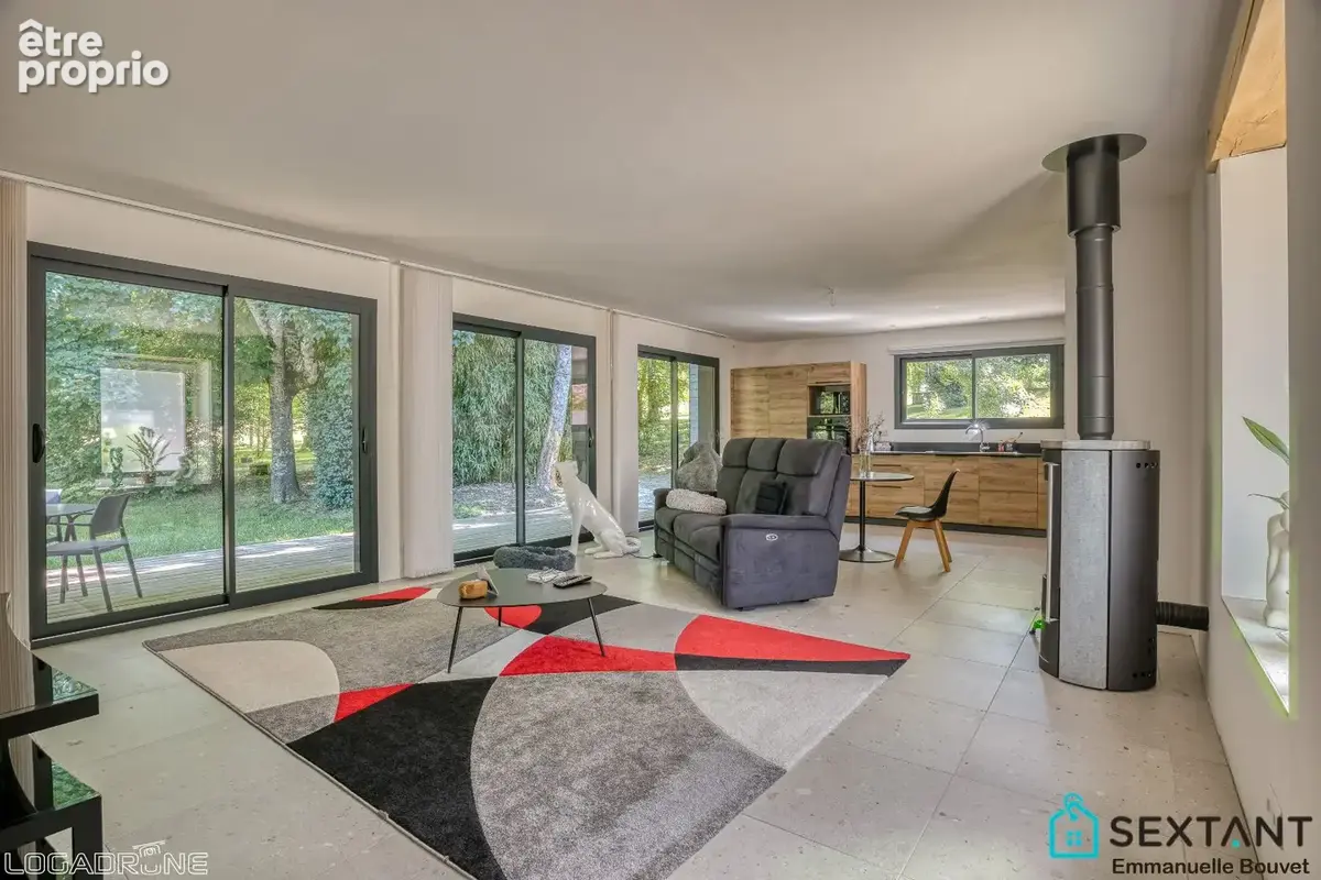 A 15 min de Bergerac, superbe propriété en pierre rénovée sur plus de 3 HA, 4 habitations, grange, superbe espace piscine - photo 16