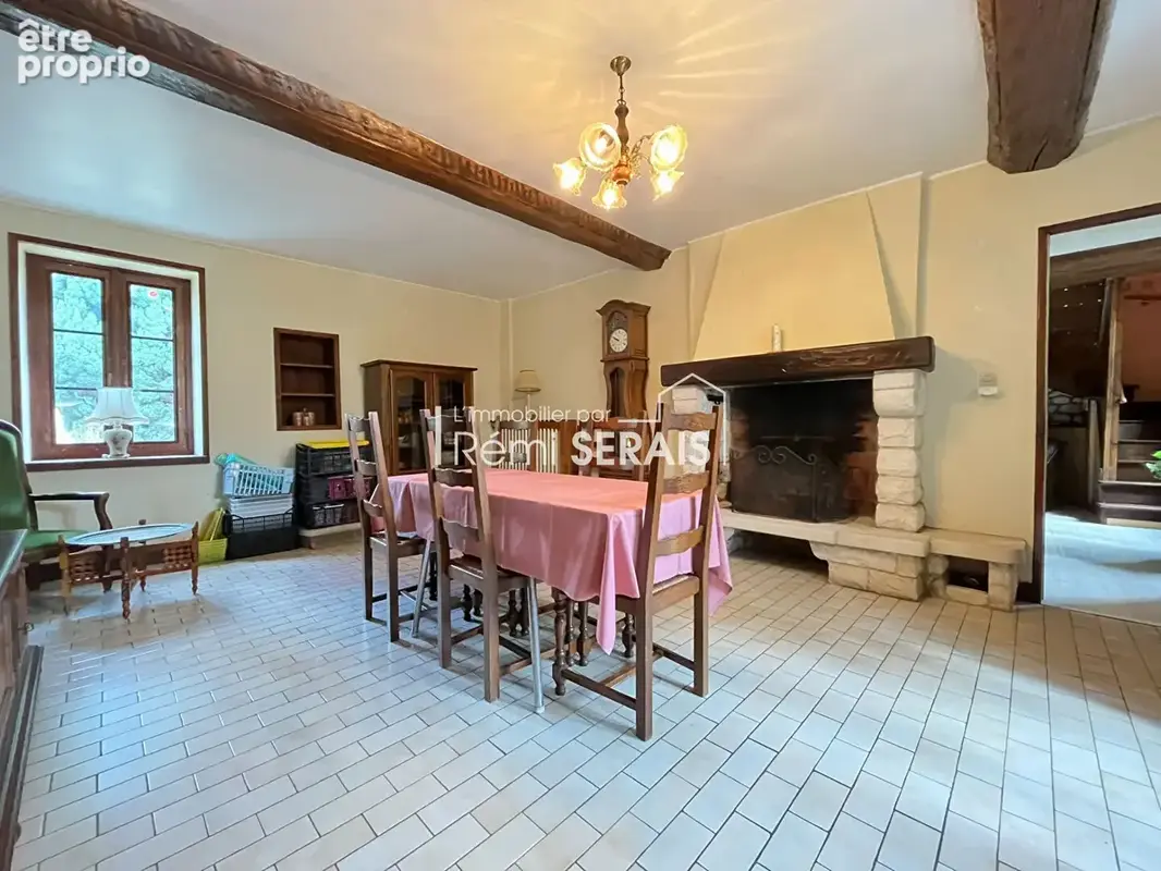 Belle maison familiale avec verger et espaces de vie chaleureux à proximité des commerces - photo 3
