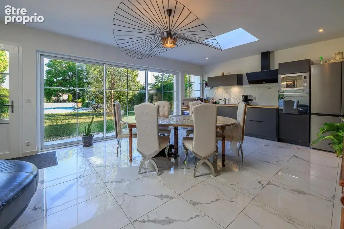 Maison T7 de 148 m, centre ville de Saint-Médard-de-Guizières 33230 - photo 4