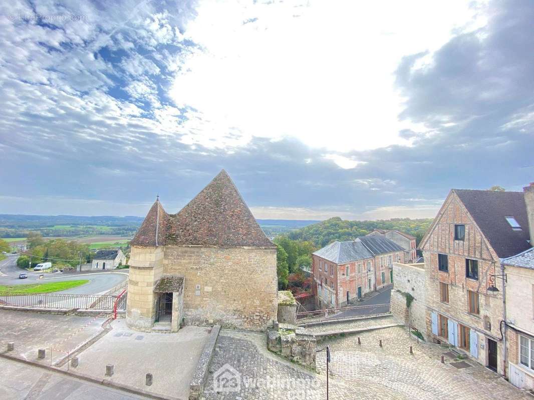 Vous bénéficiez d'une vue panoramique sur la campagne laonnoise et sur la porte d'Ardon - Maison à LAON