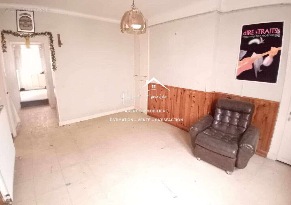 Entrée - Maison à YZEURES-SUR-CREUSE