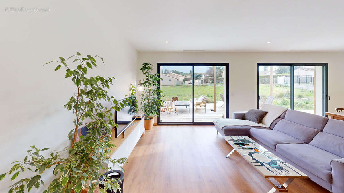 Maison à ESCALES