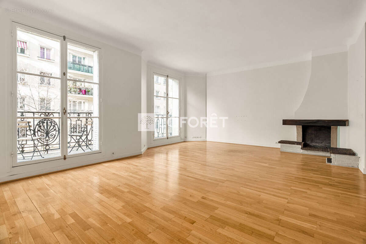 Appartement à PARIS-16E