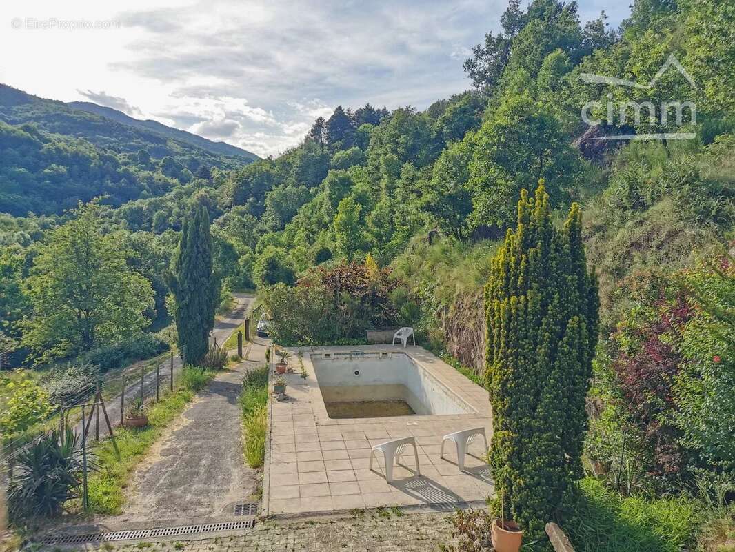 Mas sur 4hec avec rivière, jardin, piscine et dépendance à rénover - photo 28