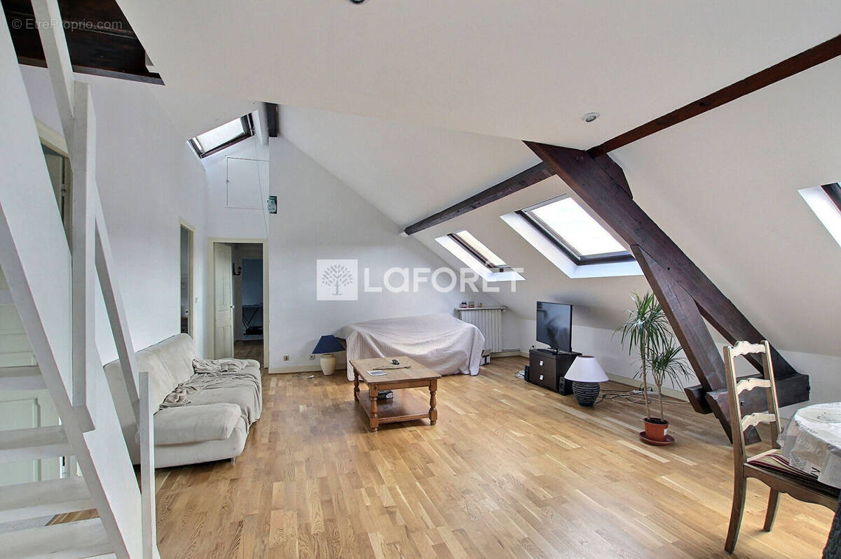 Appartement à COURBEVOIE