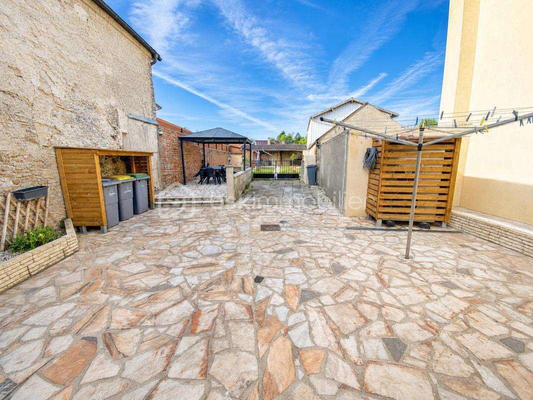 À saisir – maison individuelle – 3 chambres + bureau/chambre d’appoint – terrasse – pergola – grand jardin – stationnements - photo 3