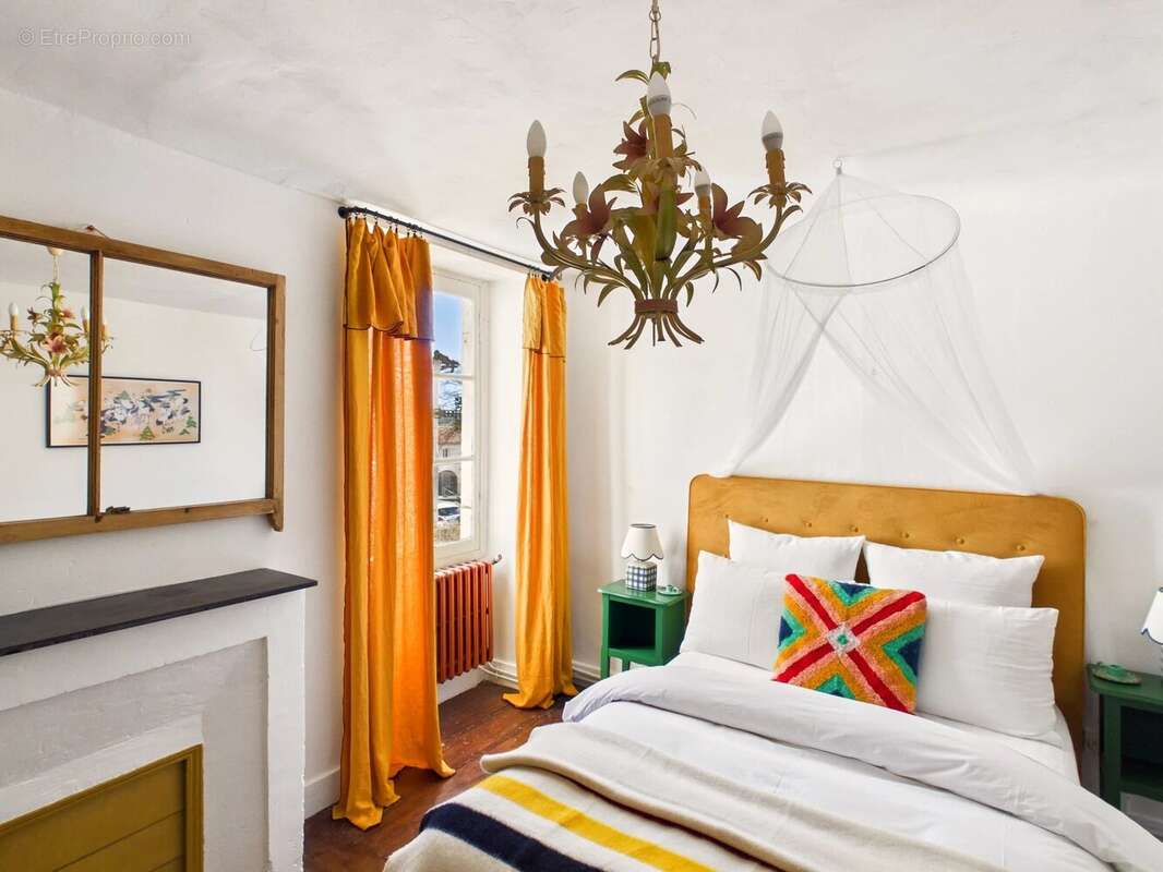 Maison à SALLES-LAVALETTE