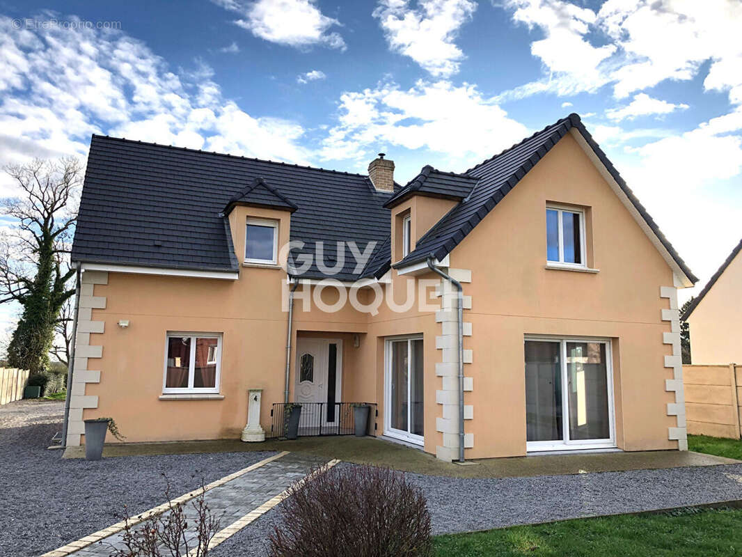 Maison à CLERY-SUR-SOMME