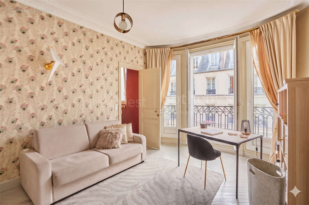 Appartement à PARIS-16E