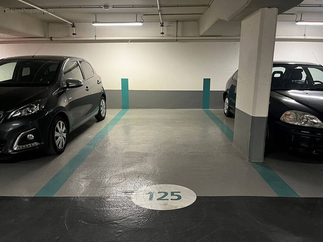 Parking à PARIS-14E