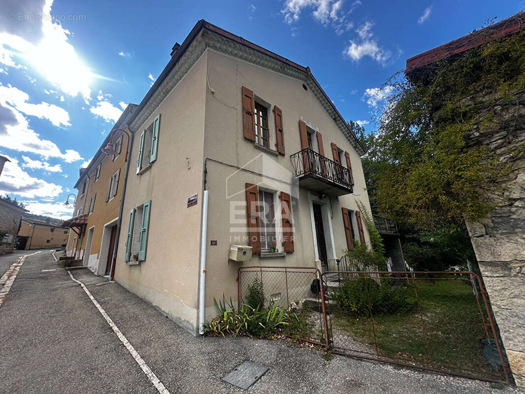 Maison à LARAGNE-MONTEGLIN