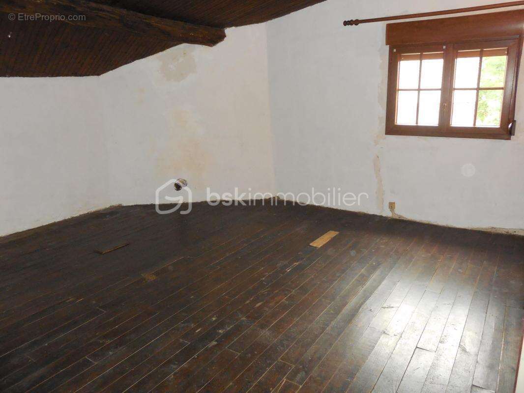 Petit prix pour cette maison a renover - photo 5
