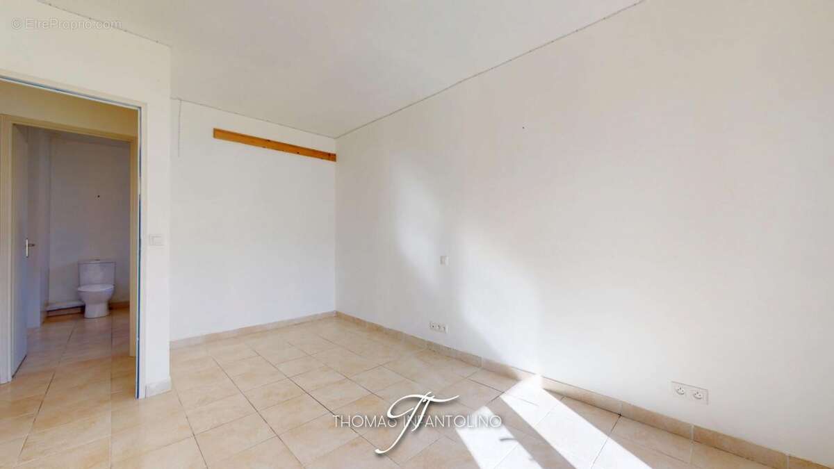 En exclusivite - maison 4 faces - 4 chambres - bureau - garage - photo 12