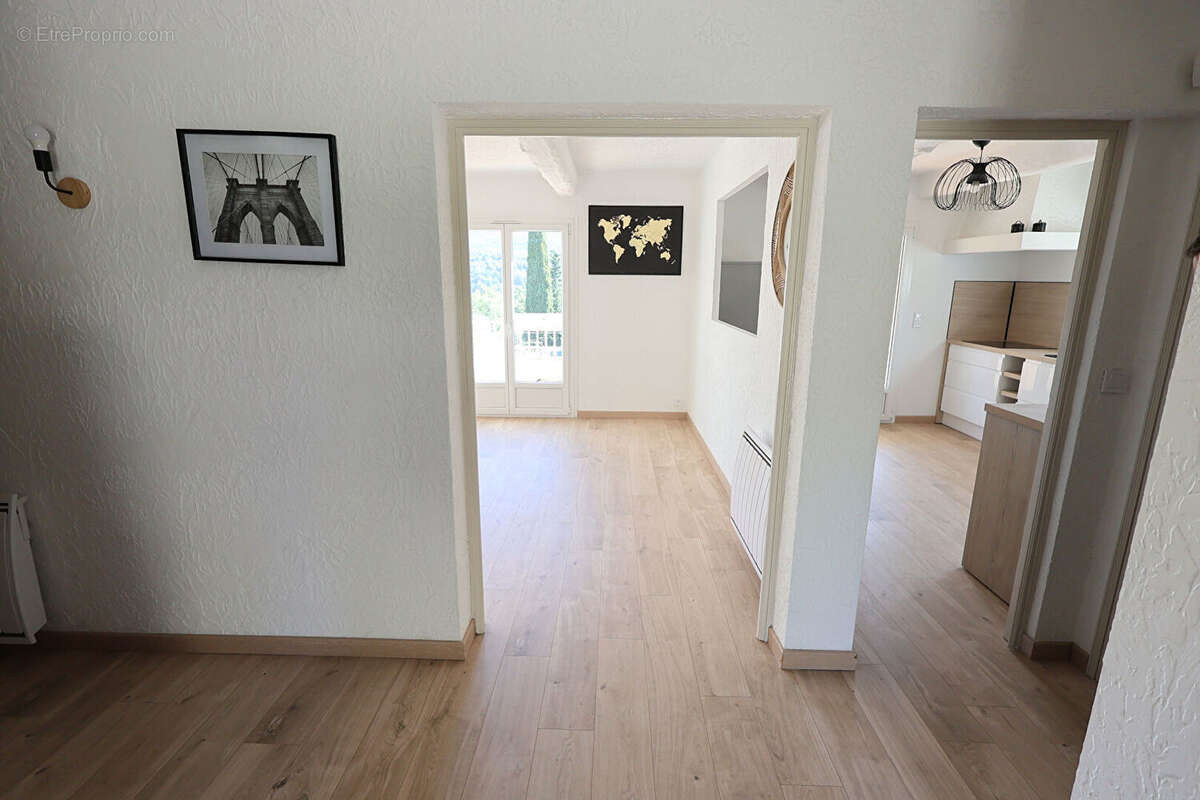 Villa de 246 m² avec piscine et 1 appartement indépendant, belle vue dégagée - photo 15
