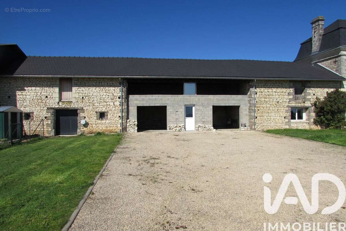 Maison 178 m² à Chalais  - photo 7