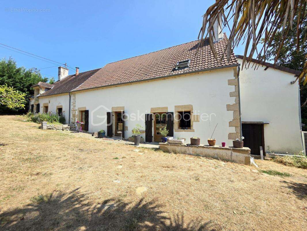 Magnifique Corps de ferme de 222m³ avec piscine et dépendances - photo 27