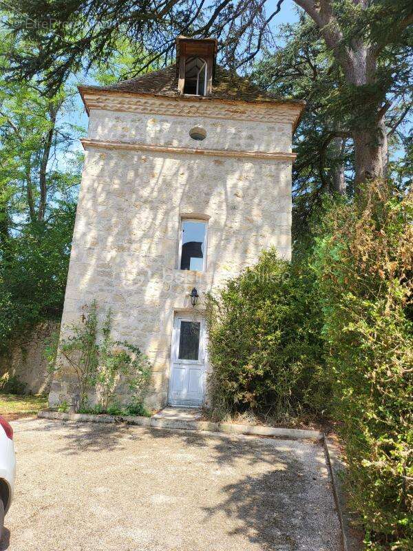Chateau 32 pieces+dependances - propriete 9 hectares- jardin - photo 14
