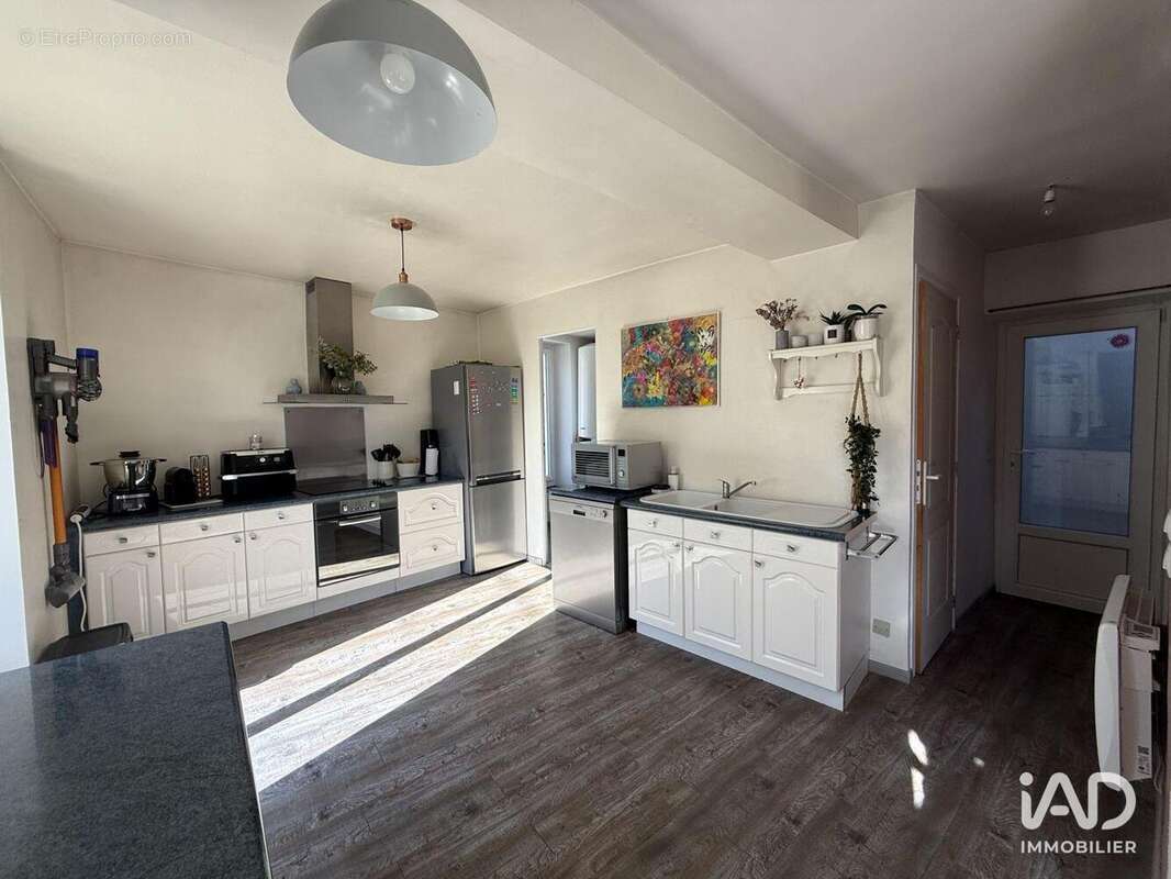 Maison 115 m² à Ville-Saint-Jacques  - photo 7