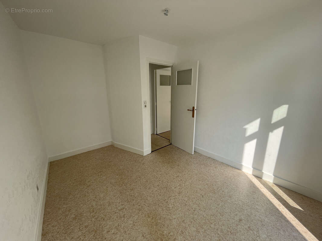 Appartement à ROCHEFORT-MONTAGNE