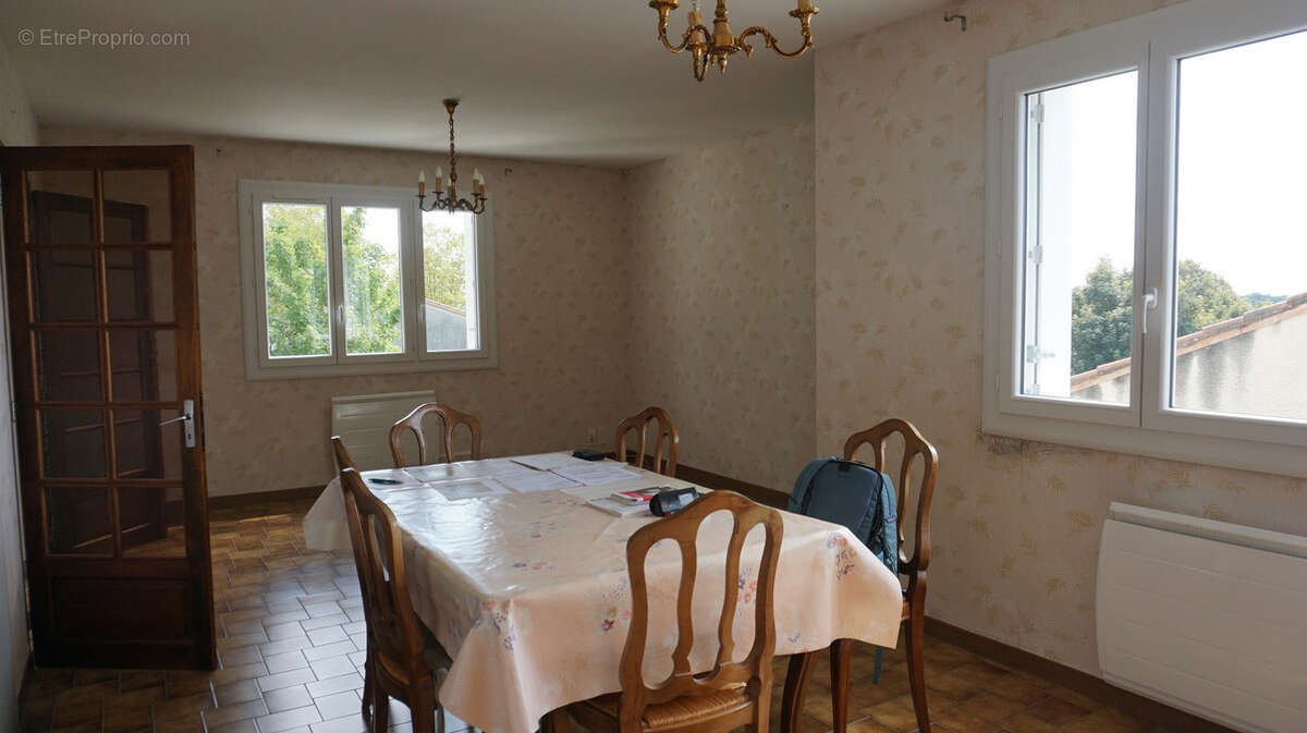 Maison à CASTELNAU-MONTRATIER