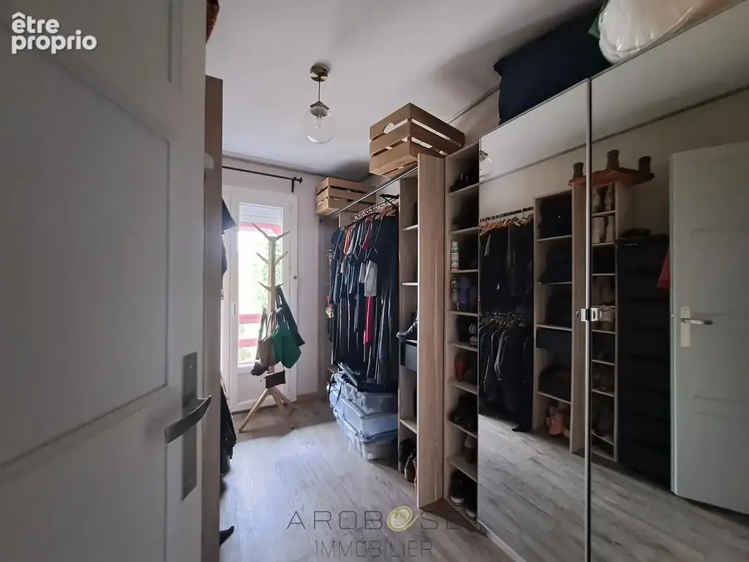Maison de charme avec jardin, à pied des commerces, avec un  espace pro. - photo 12
