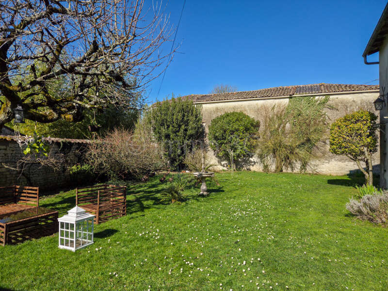 Maison à CHEF-BOUTONNE
